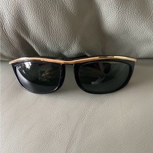 VINTAGE BAUSCH & LOMB RAY BAN 1980’s RETRO STYLE SUNGLASSES